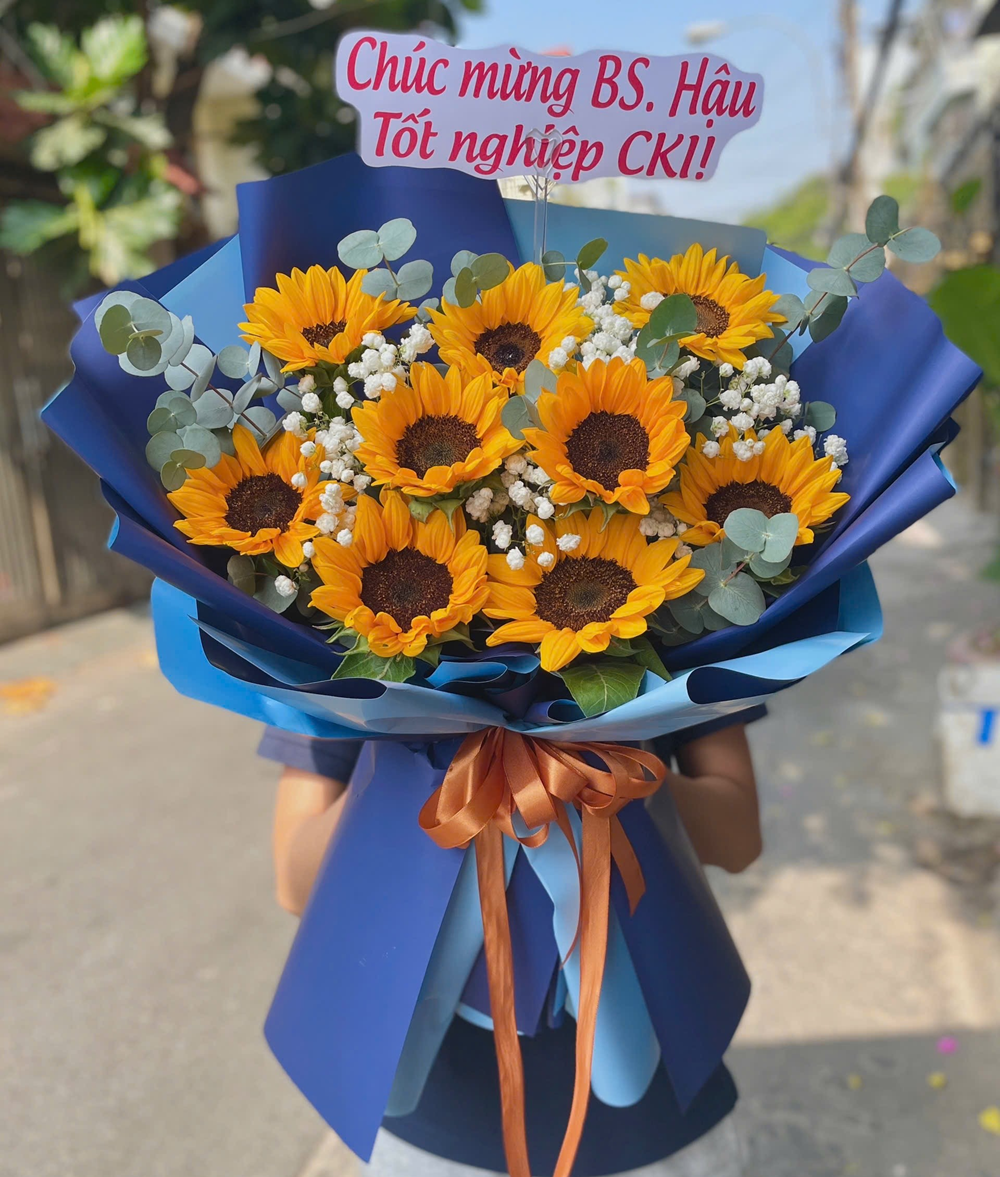 BÓ HOA TỐT NGHIỆP - TRĂM HOA ĐUA NỞ - BH181 1 BH181